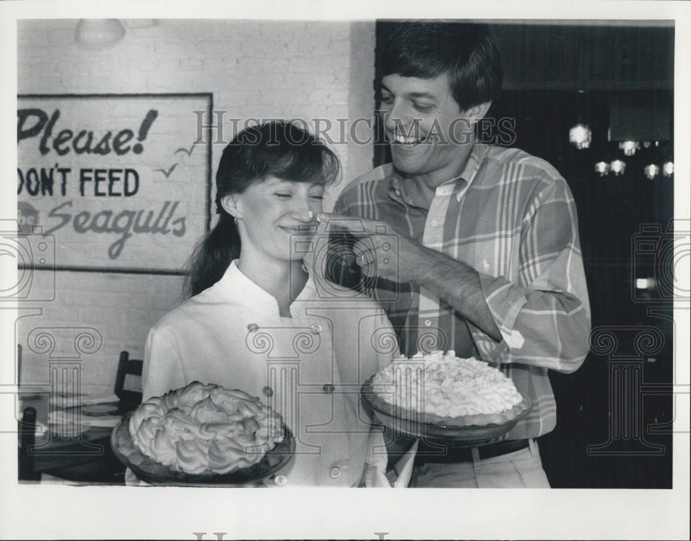 1989 Press Photo pastry chef Nancy Denn owner Dan Rosenthal Old Carolina Crab - Historic Images