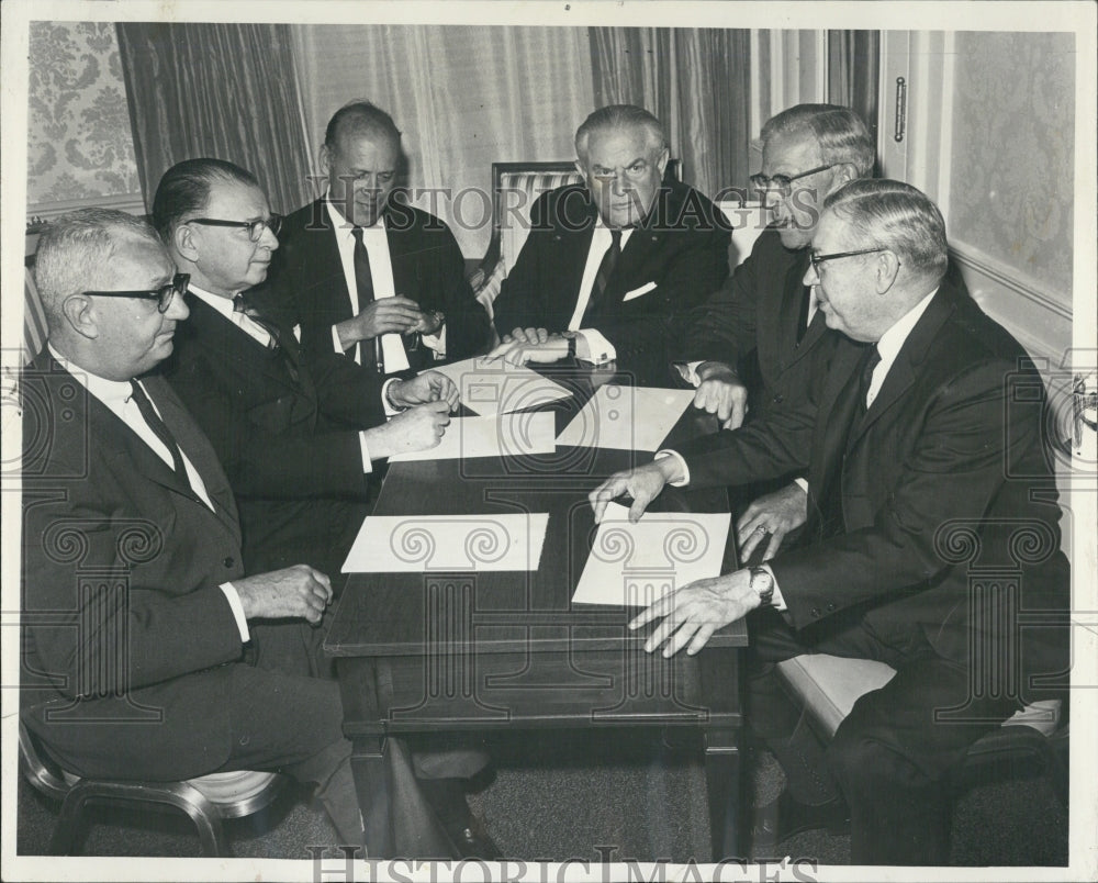 1963 Railroad Leaders Meet at Sheraton Blackstone Hotel - Historic Images