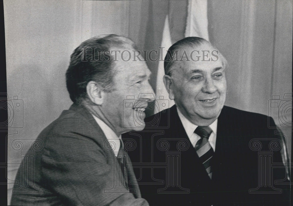 1971 LA Mayor Sam Yorty &amp; Chicago Mayor Daly - Historic Images