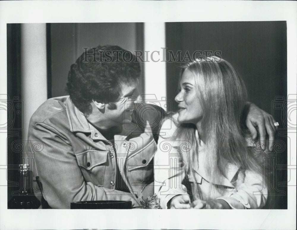 1970 This Is Tom Jones Show Host With Guest Singer Peggy Lipton - Historic Images