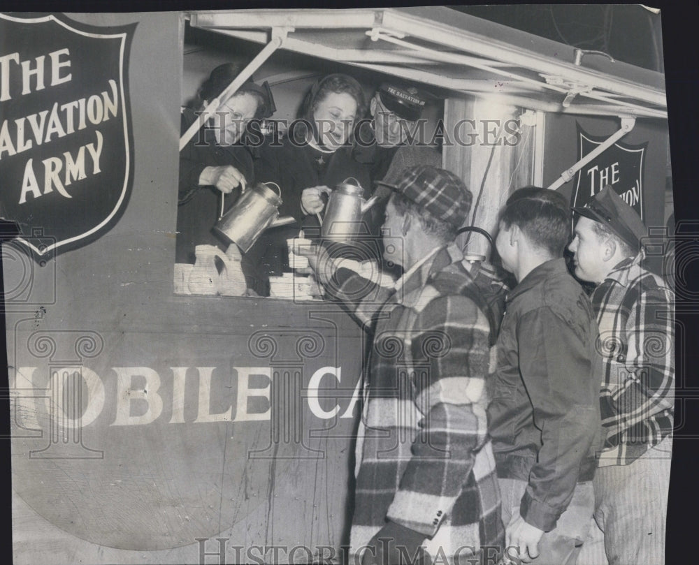 1952 Coffee Served at Salvation Army Mobile Canteen to Rescuers - Historic Images