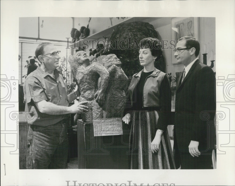 1962 Artist Simon Gordon Displays Warsaw Ghetto Memorial Sculpture-Historic Images