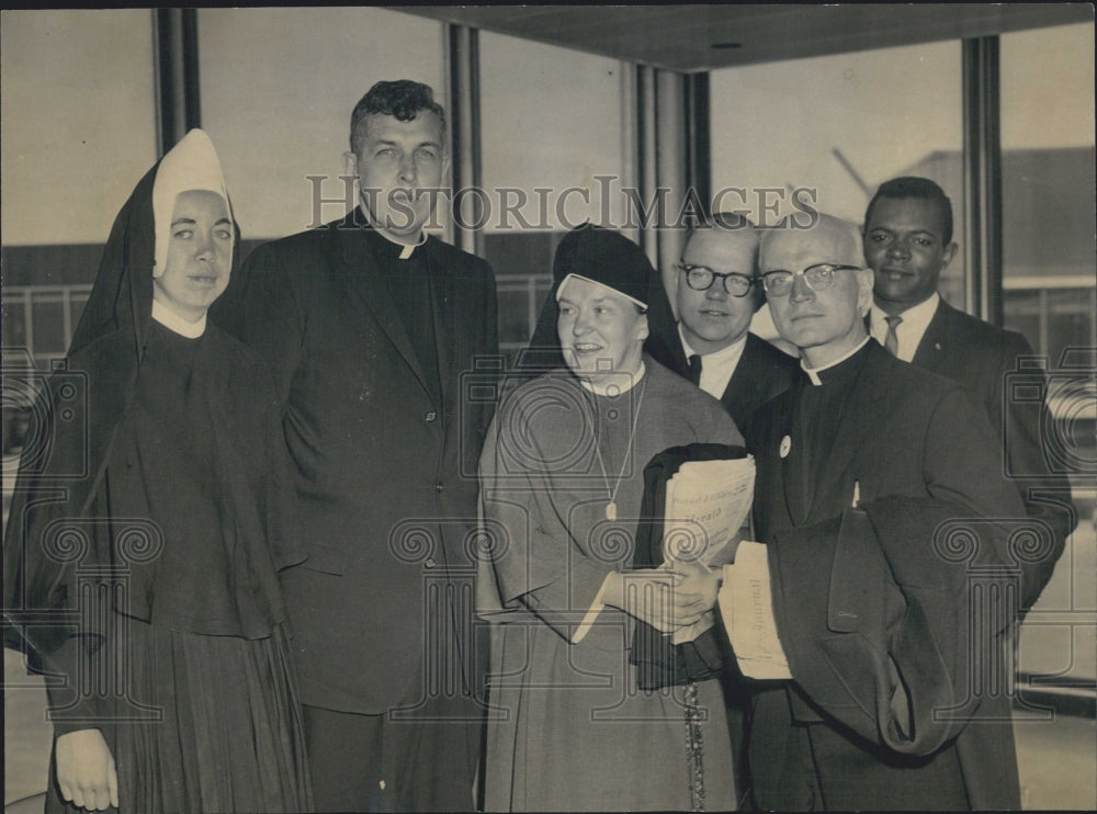 1965 Millin at O'Hare - Historic Images