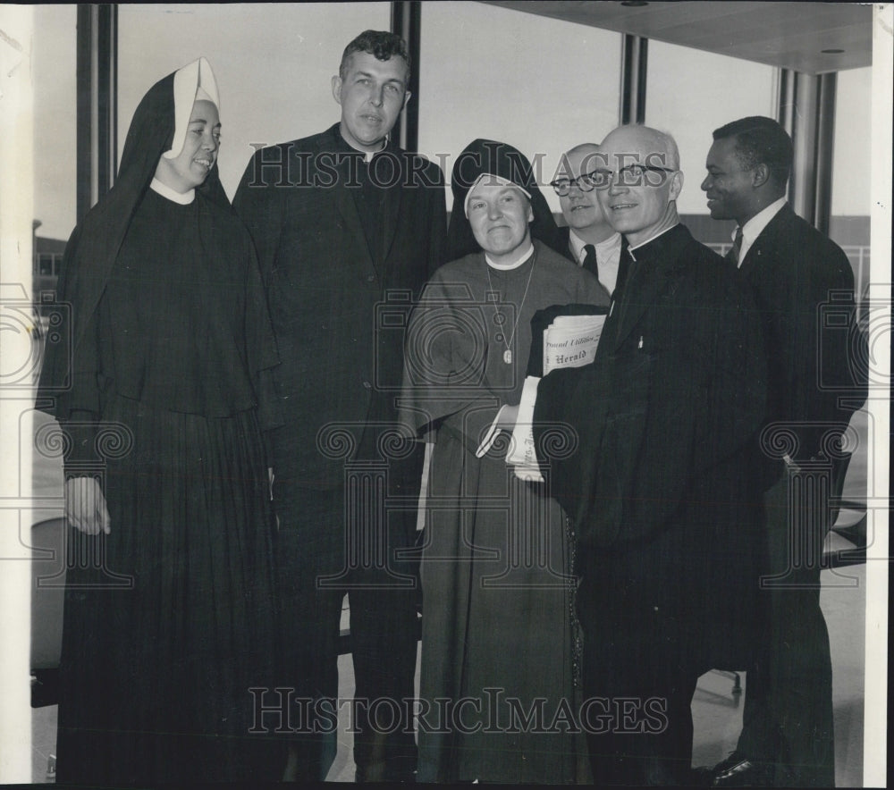 1965 Press Photo Rev Gerald Miller Sister Mary Reynold Sister Rose Walter - Historic Images