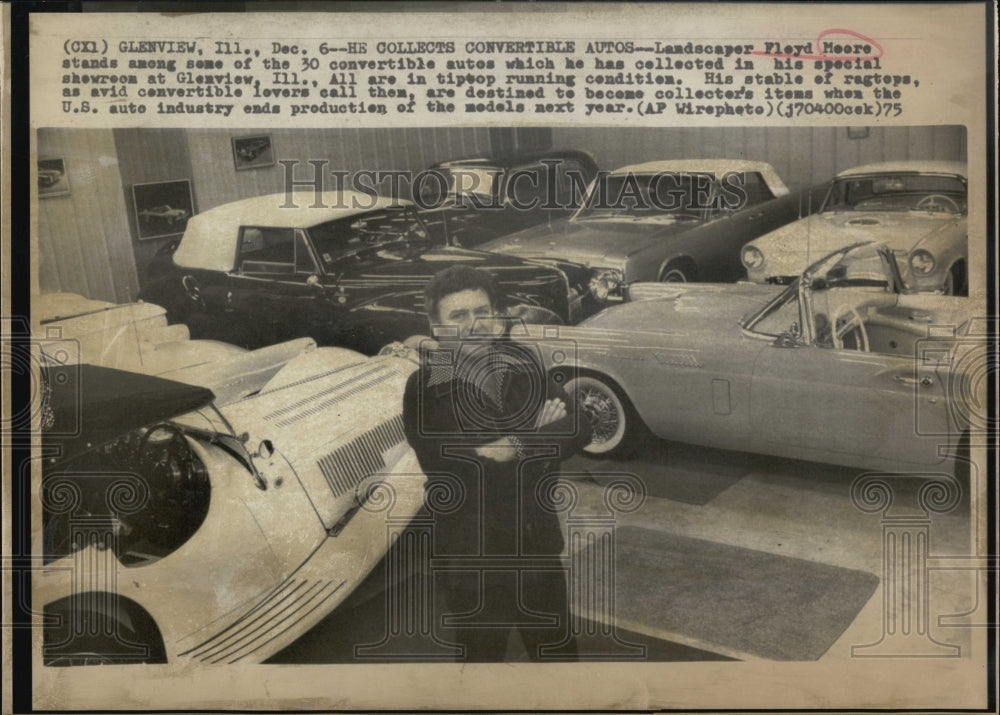 1975 of Floyd Moore with his collection of convertibles - Historic Images