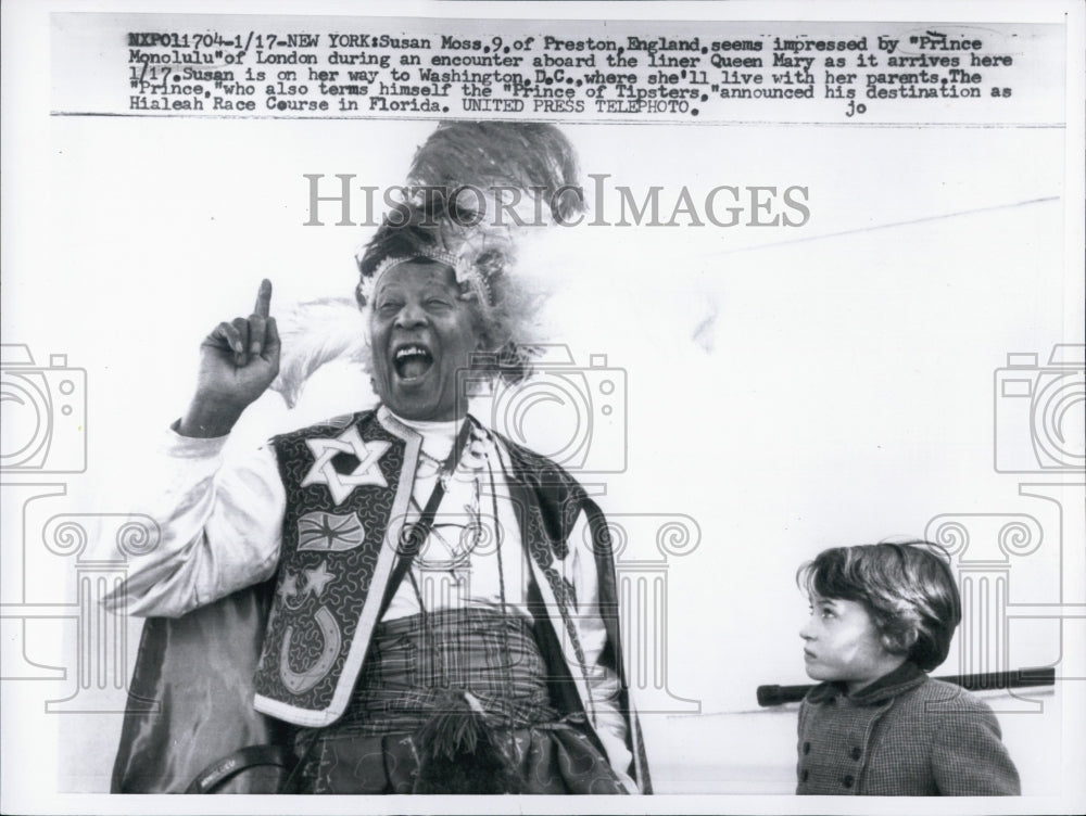 Press Photo Prince Monolulu With Child Susan Moss Going To New York From London - Historic Images