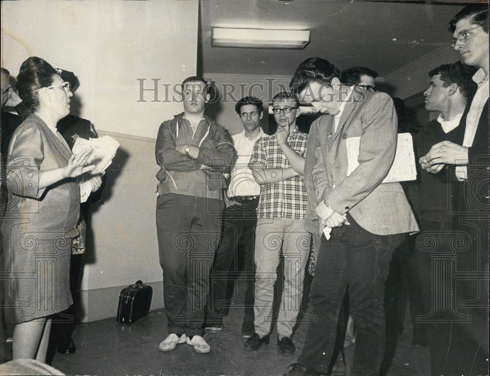 1966 Mrs Ehtyl Rosen arrested protesting Roocevelt University - Historic Images