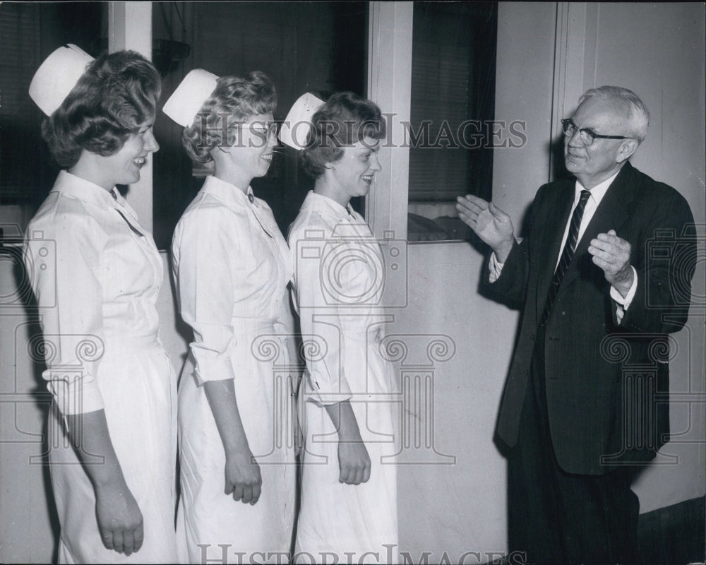 19612 Dr Gordon Rosene At Swedish Covenant Hospital With Nurses - Historic Images