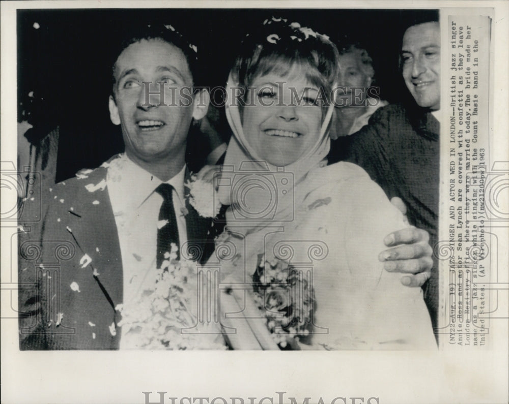 1963 British Singer Annie Ross And Actor Sean Lynch Wed In London - Historic Images