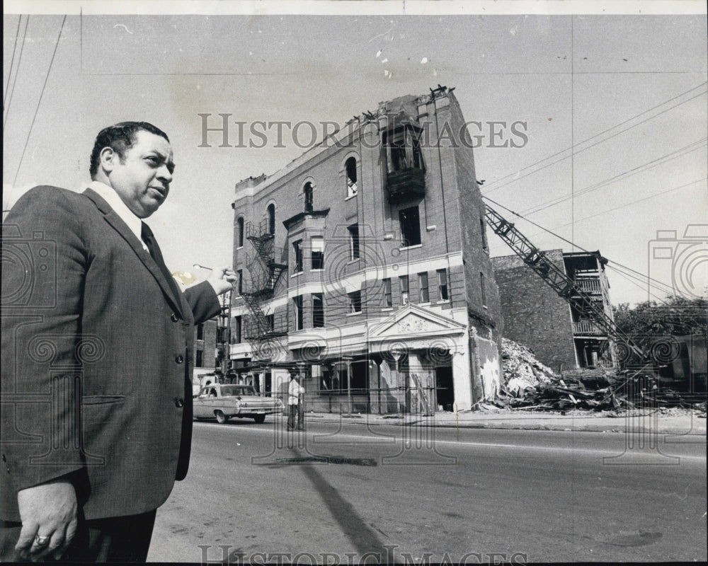 1973 of Richard Portee at demolition of 201 S. Kedzie in Chicago - Historic Images