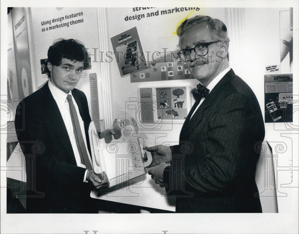 1989 Press Photo Associate Professor Patrick Whitney and Earl N Powell - Historic Images