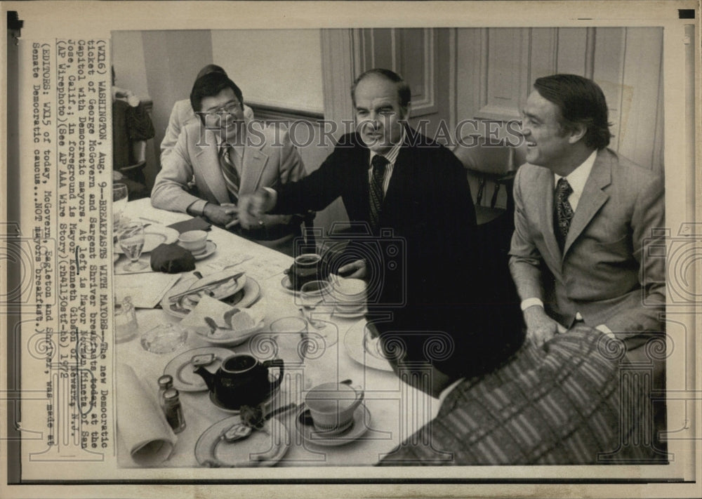 1975 CA Mar Norman Mineta/NJ May Kenneth Gibson-In DC At Breakfast - Historic Images