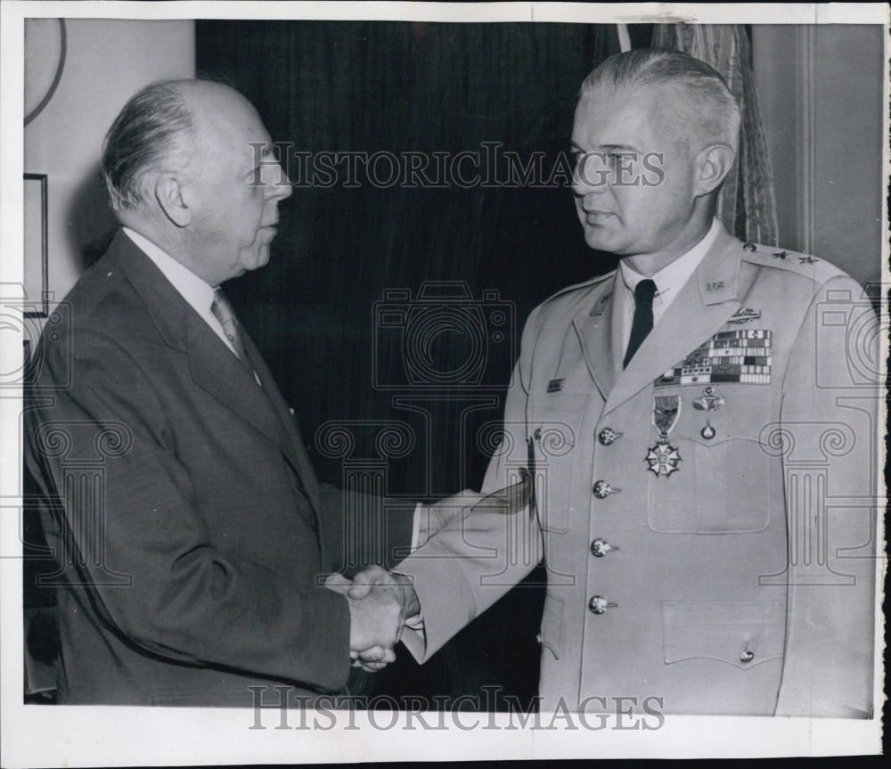 1959 Press Photo Michaelis Legion of Merit - RSG07287 - Historic Images