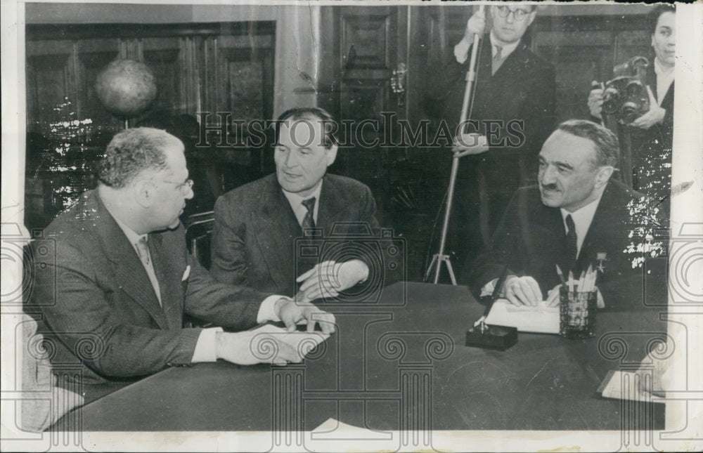 1959 USSR Anastas Mikoyan with Iraqi Economic Delegation - Historic Images