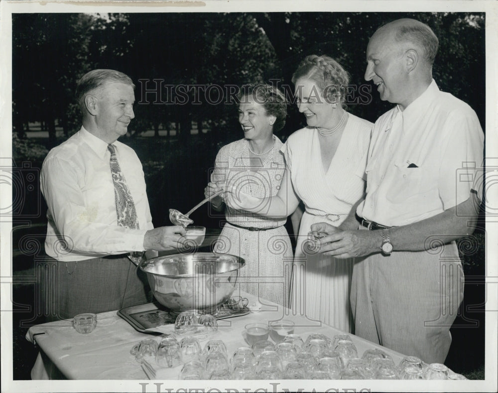 1953 Chicago Sunday Evening Club Outing Mr Mrs John Nuveen - Historic Images