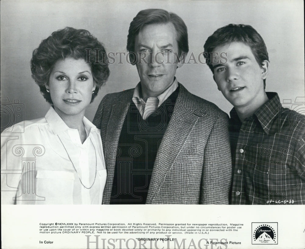 1981 Press Photo Mary Tyler Moore, Donald Sutherland and Timothy Hutton - Historic Images