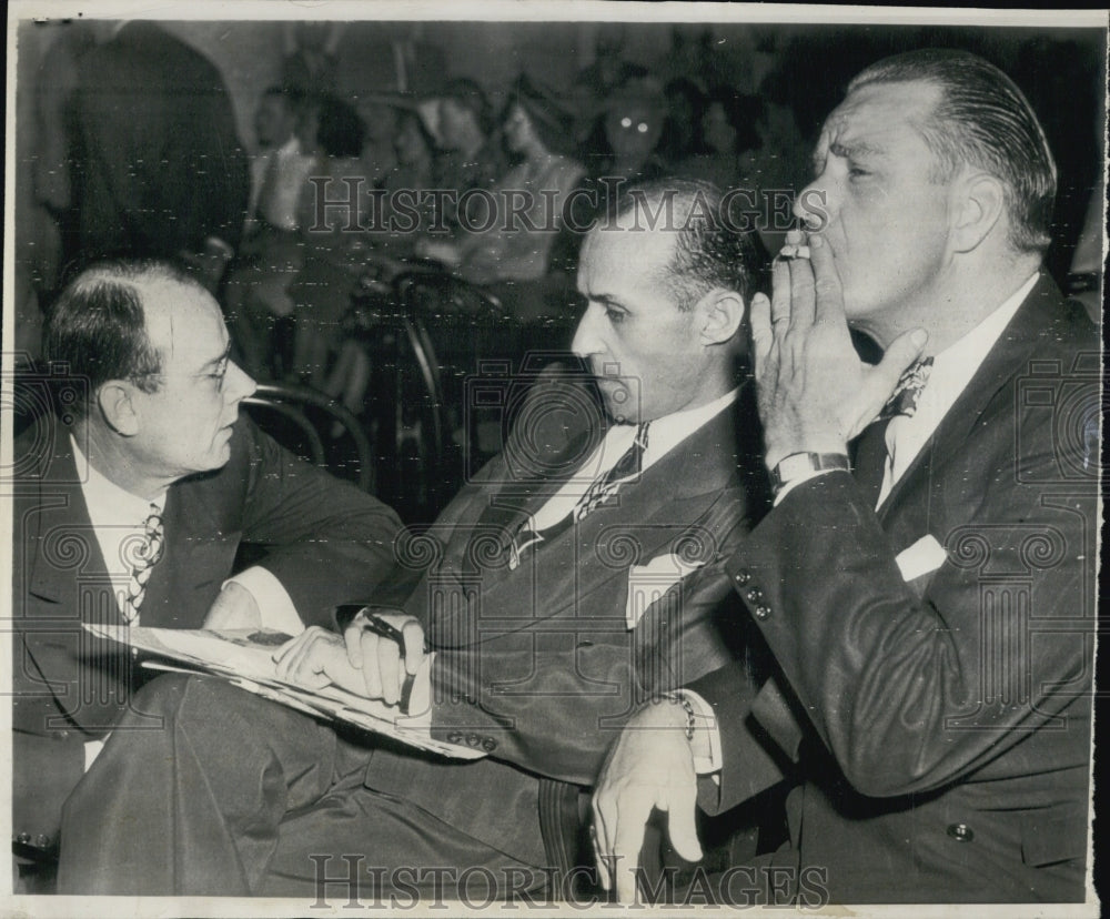 1947 Elliott Roosevelt waits to testify - Historic Images