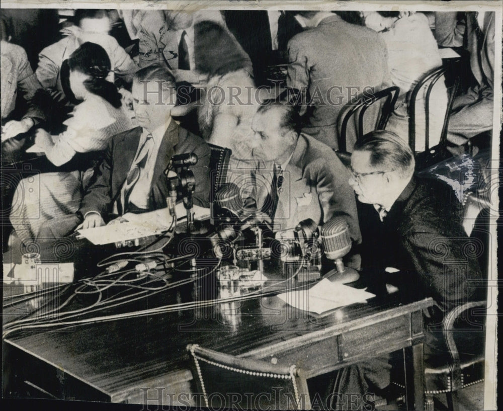 1947 Elliott Roosevelt testifying - Historic Images