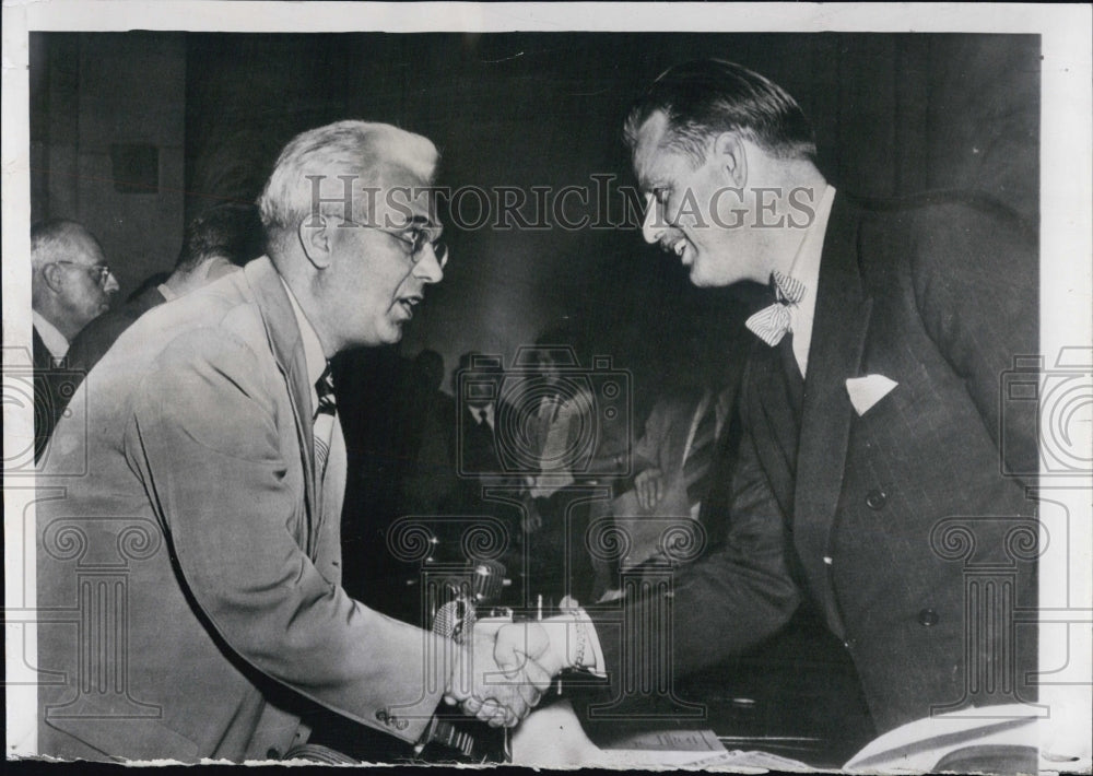 1947 Elliott Roosevelt shakes hands with Senator Homer Ferguson - Historic Images