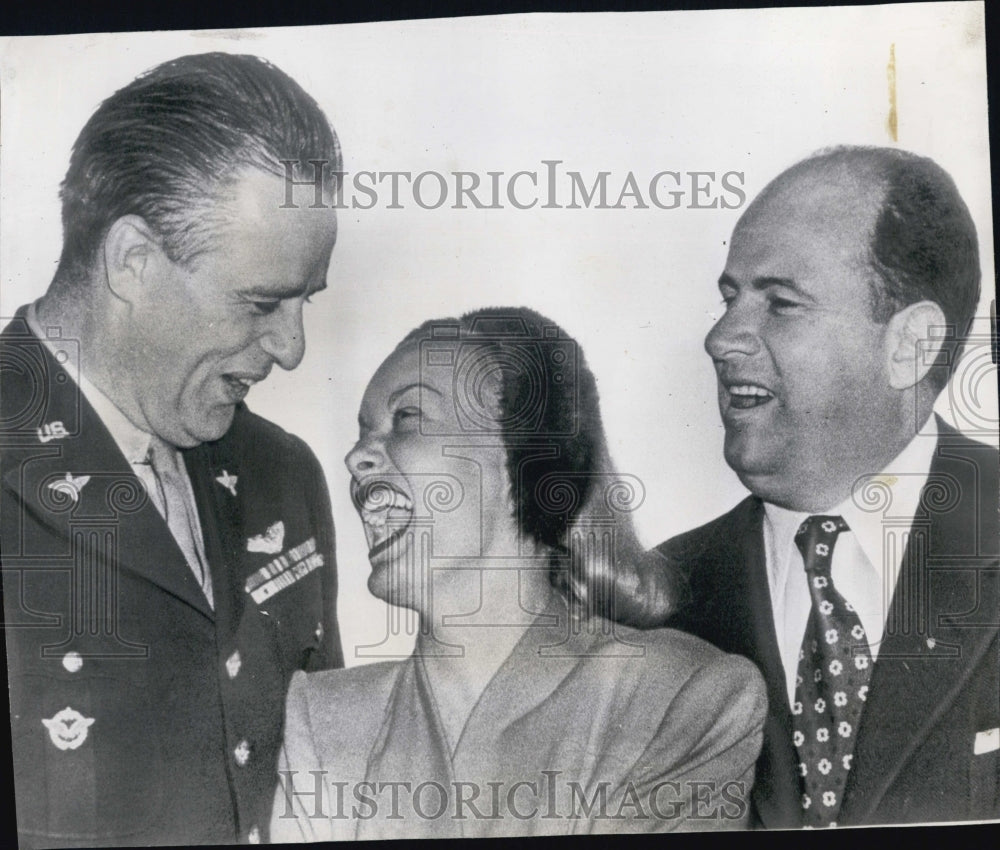 1947 Elliott Roosevelt and wife with John Mayer, Publicity man - Historic Images