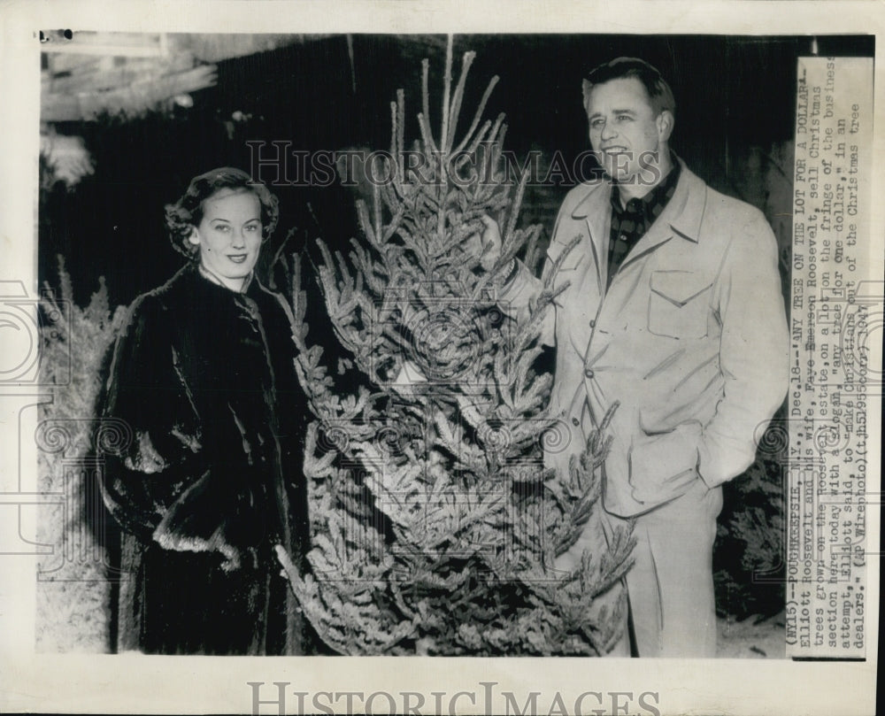 1947 Elliott Roosevelt &amp; Wife Actress Faye Emerson Christmas Tree - Historic Images