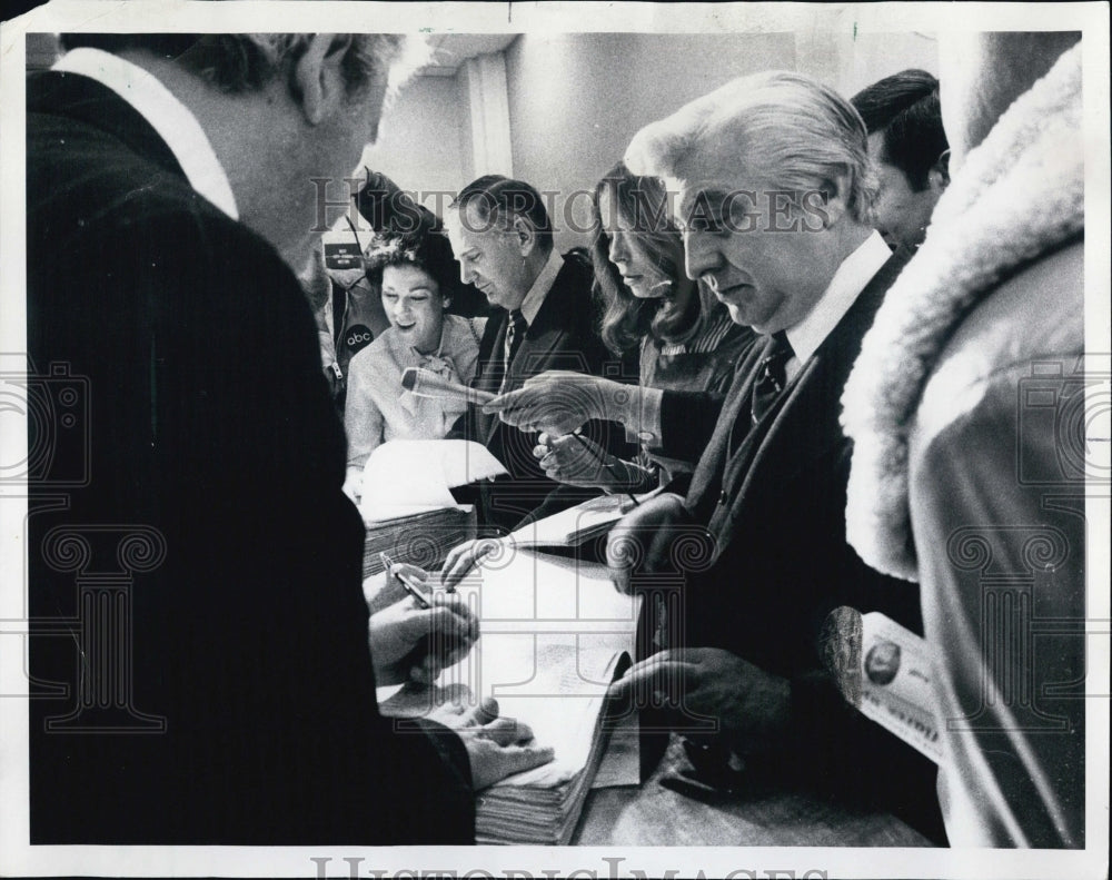 1977 Nicholas Bilandic filing petitions for Mayor - Historic Images