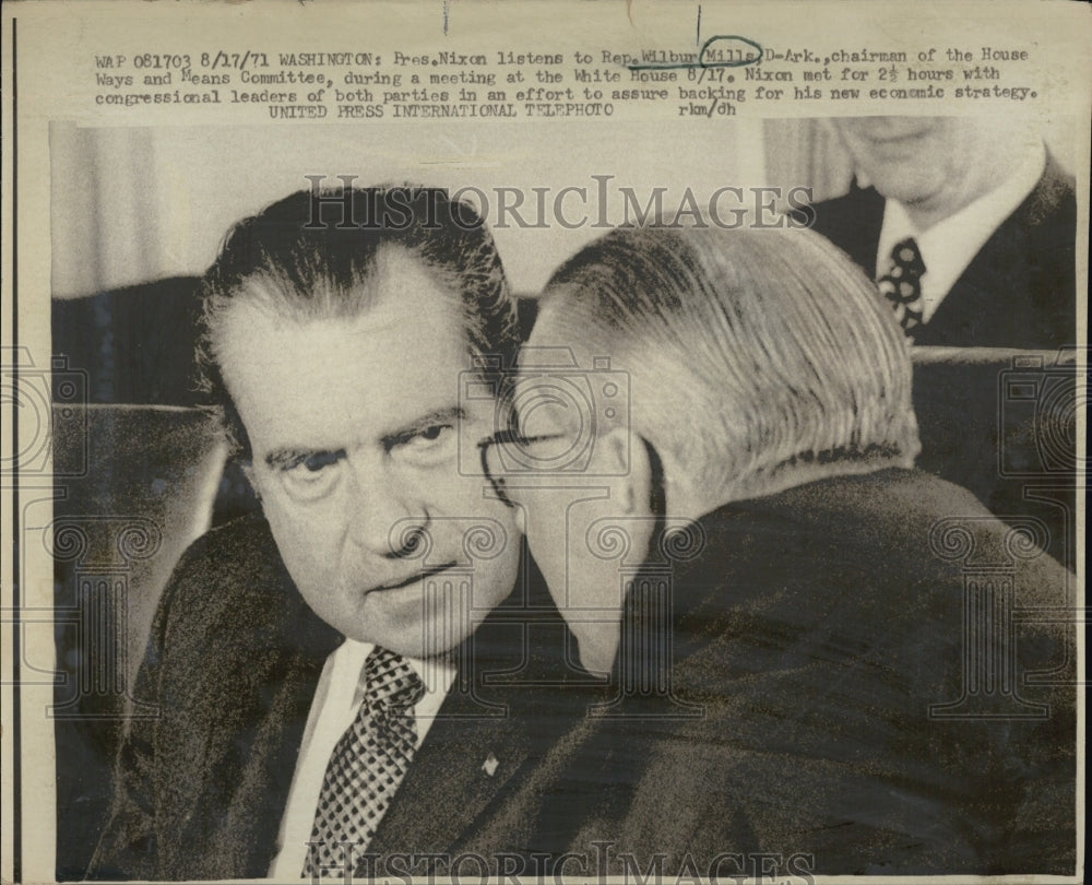 1971 Press Photo Pres. Richard Nixon listens to Wilbur Mills, Rep. - RSG07629 - Historic Images