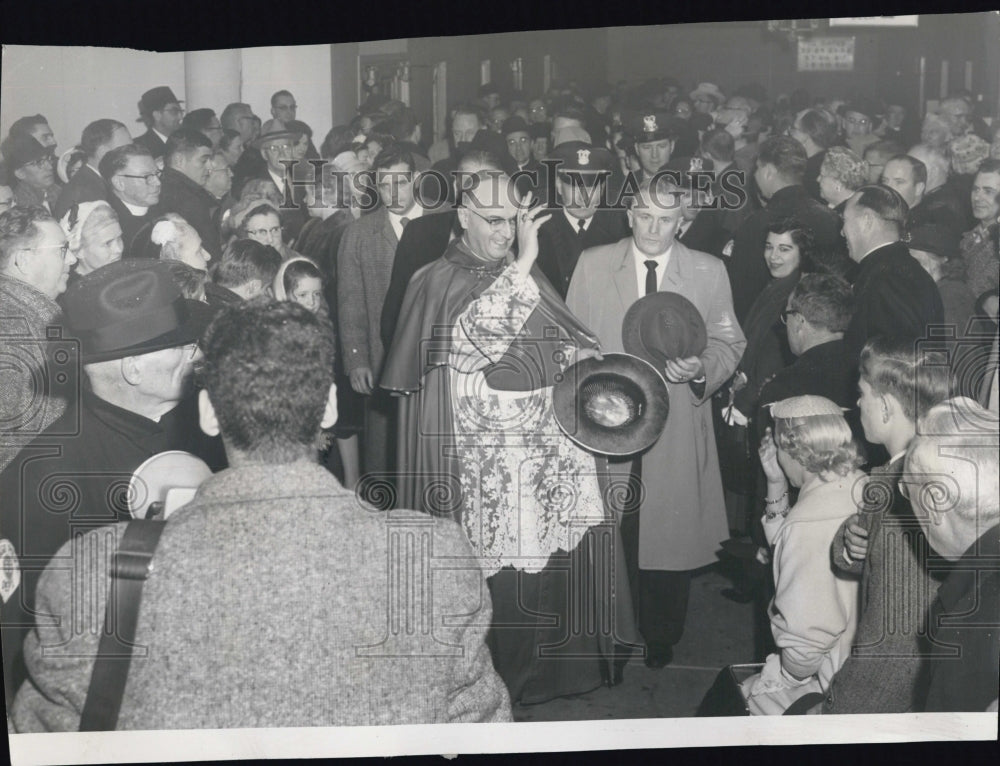 1959 Cardinal Albert Gregory Meyer Blesses Crowd Chicago Airport - Historic Images