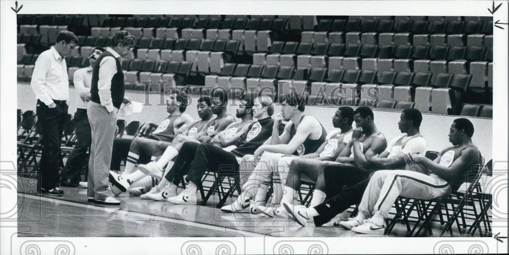 1984 Press Photo Detroit Pistons practicing for final playoff game - Historic Images