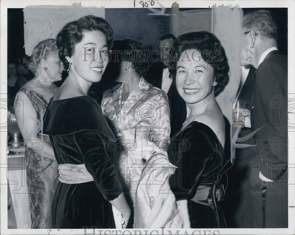 1959 Mrs Minoru Yamasaki and Daughter Carol - Historic Images