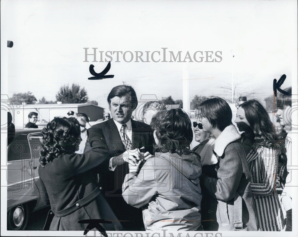 1972 Ted Kennedy with a crowd of girls. - Historic Images