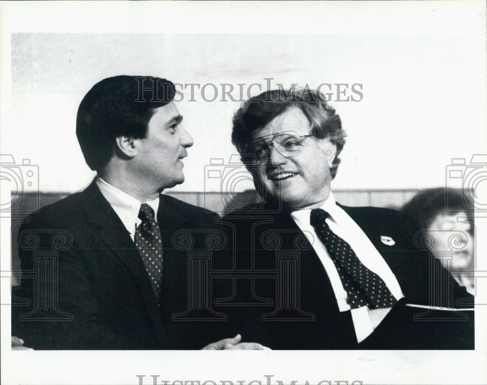 1994 Press Photo Sen. Ted Kennedy with Gov. Blauchard. - Historic Images