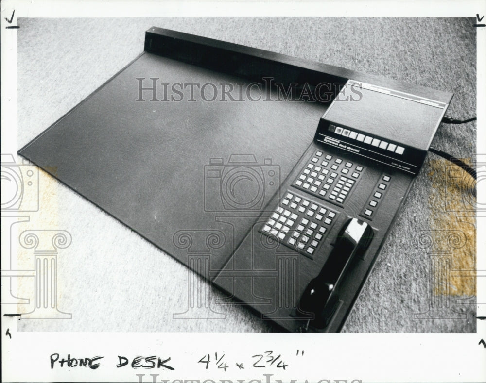1984 Press Photo Phone Desk. - Historic Images