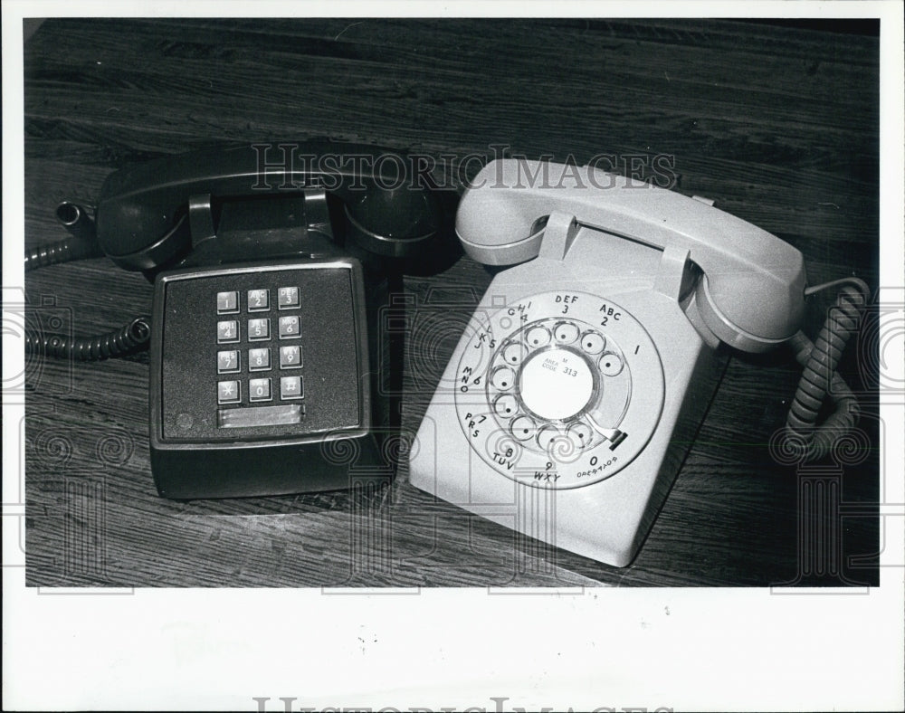 1983 Press Photo Different types of Telephones. - Historic Images