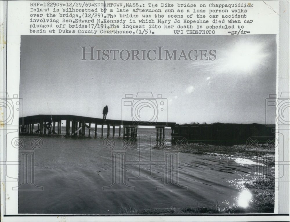 1970 Dike bridge, scene of Sen. Edward M. Kennedy car accident - Historic Images