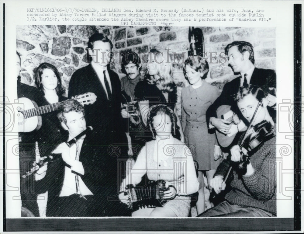 1970 Sen. Edward Kennedy and wife with the Abey tavern Ballad Singer - Historic Images