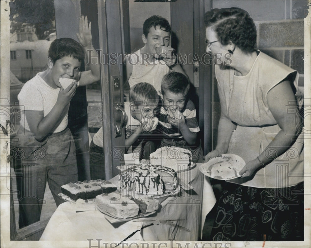 1956 Family eating cake at the Michigan State Fair - Historic Images