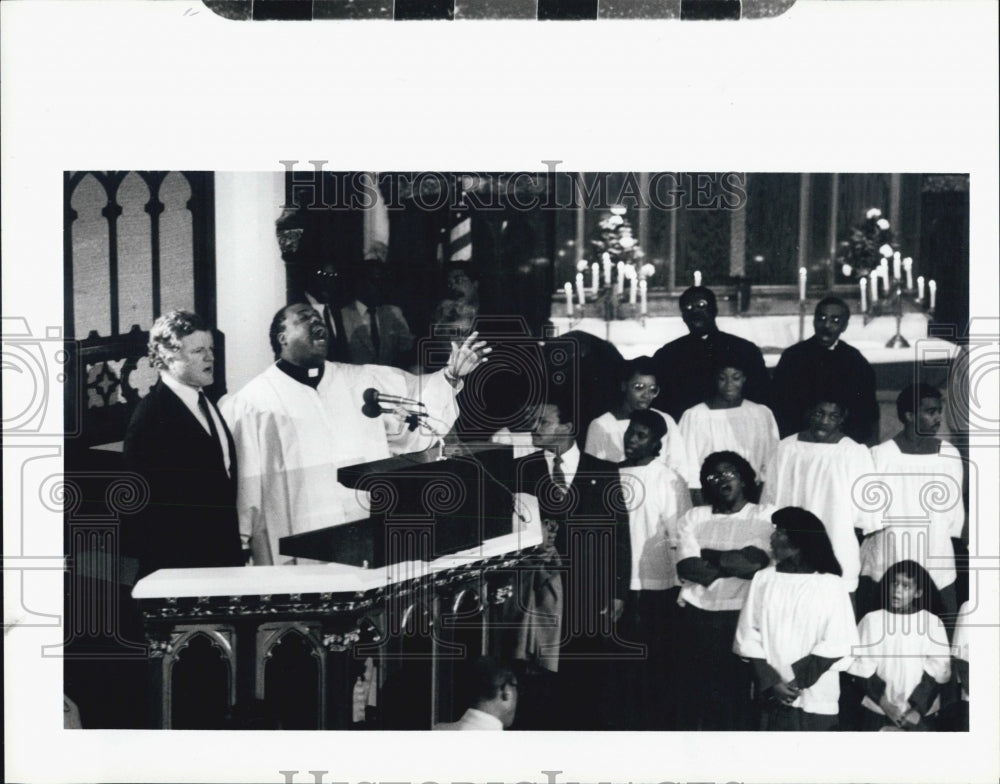 1983 Press Photo Edward Kennedy in Detroit - Historic Images