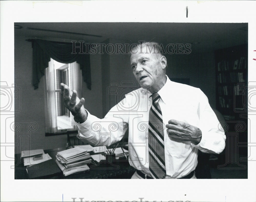 1989 Press Photo Sec. of Def. Robert McNamara - Historic Images