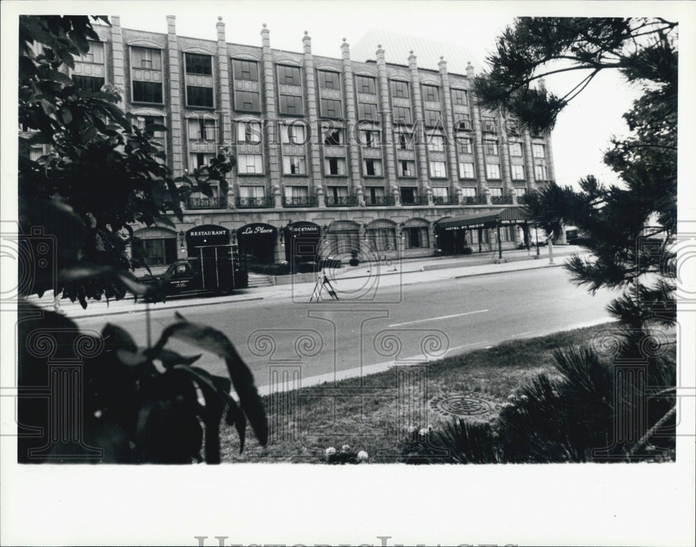 1982 Press Photo St. Regis Hotel Detroit - Historic Images