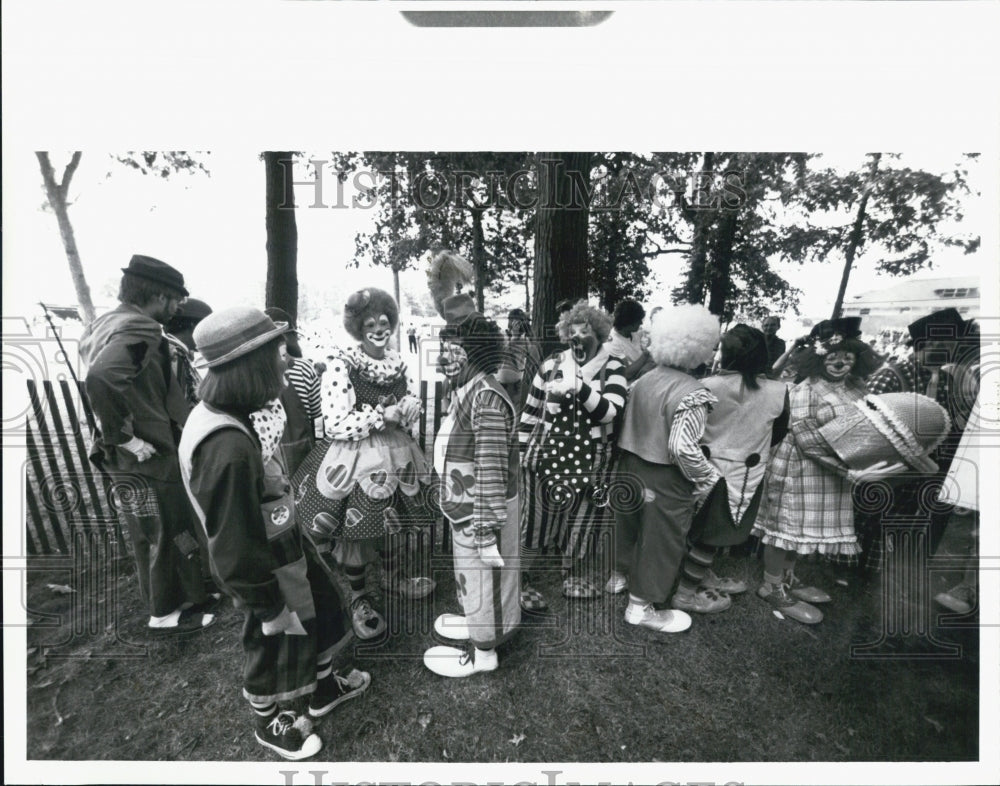 1987 Press Photo Michigan State Fair Clown Contest participants - Historic Images