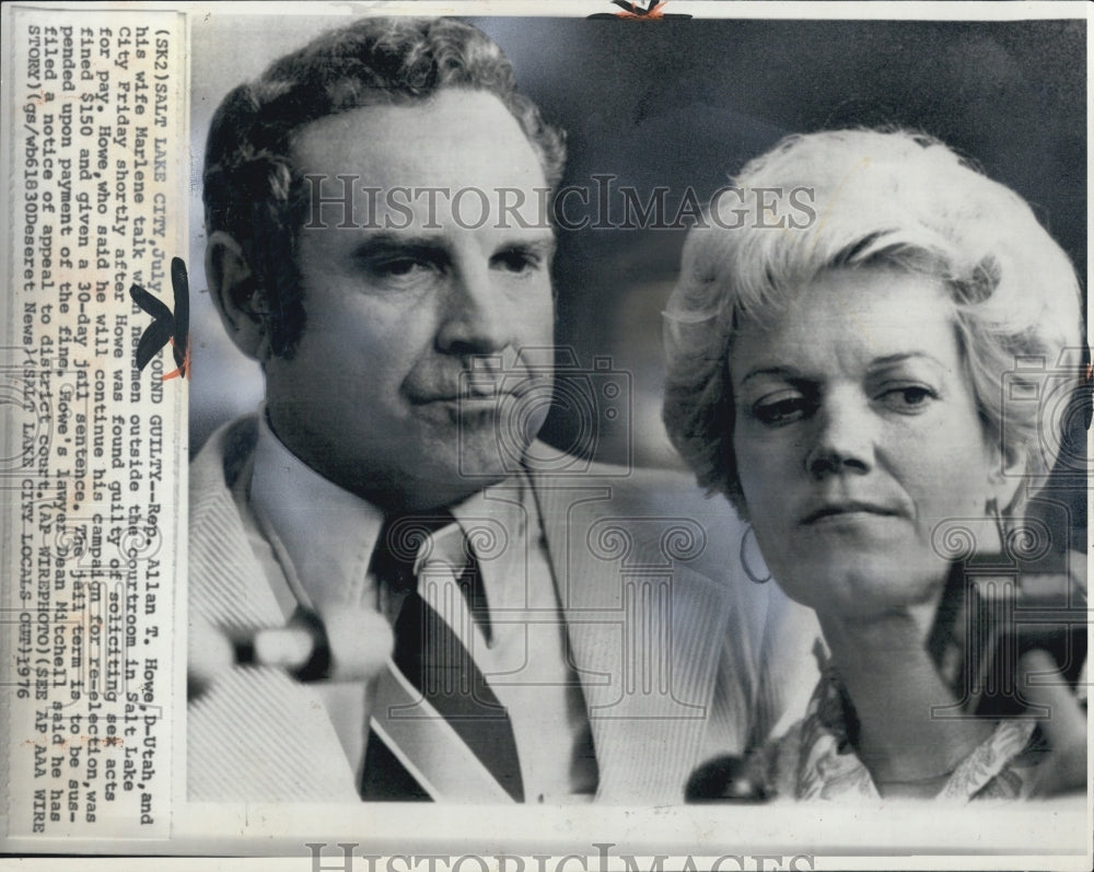 1976 Rep. Allan T. Hoe and wife Marlene talk with newsmen outside - Historic Images