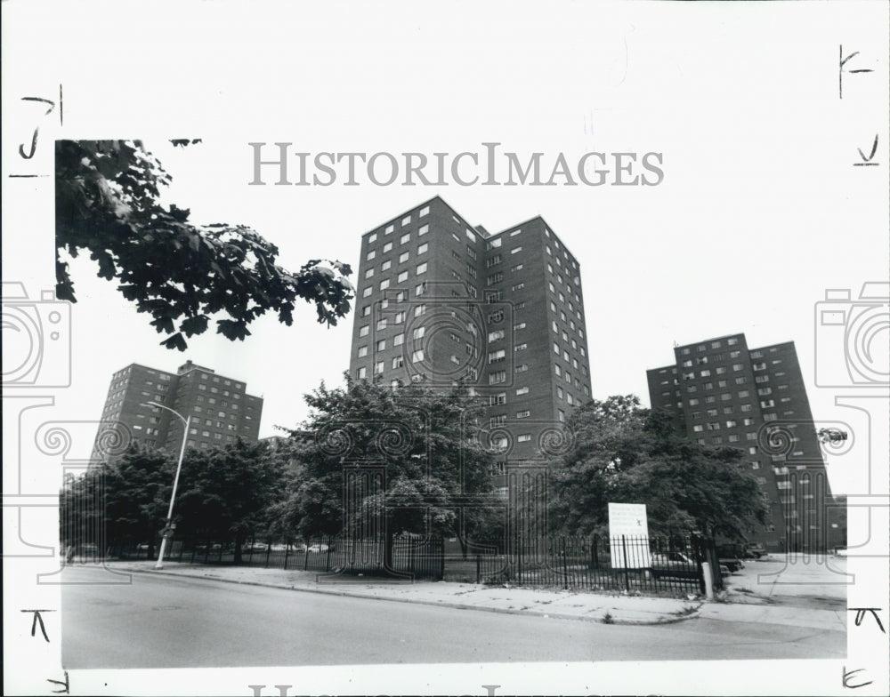 1990 Press Photo Brewster Projects Detroit - Historic Images