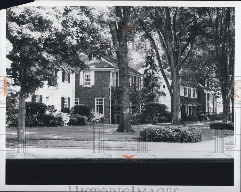 1978 A line of houses in Grosse Pointe, Michigan - Historic Images