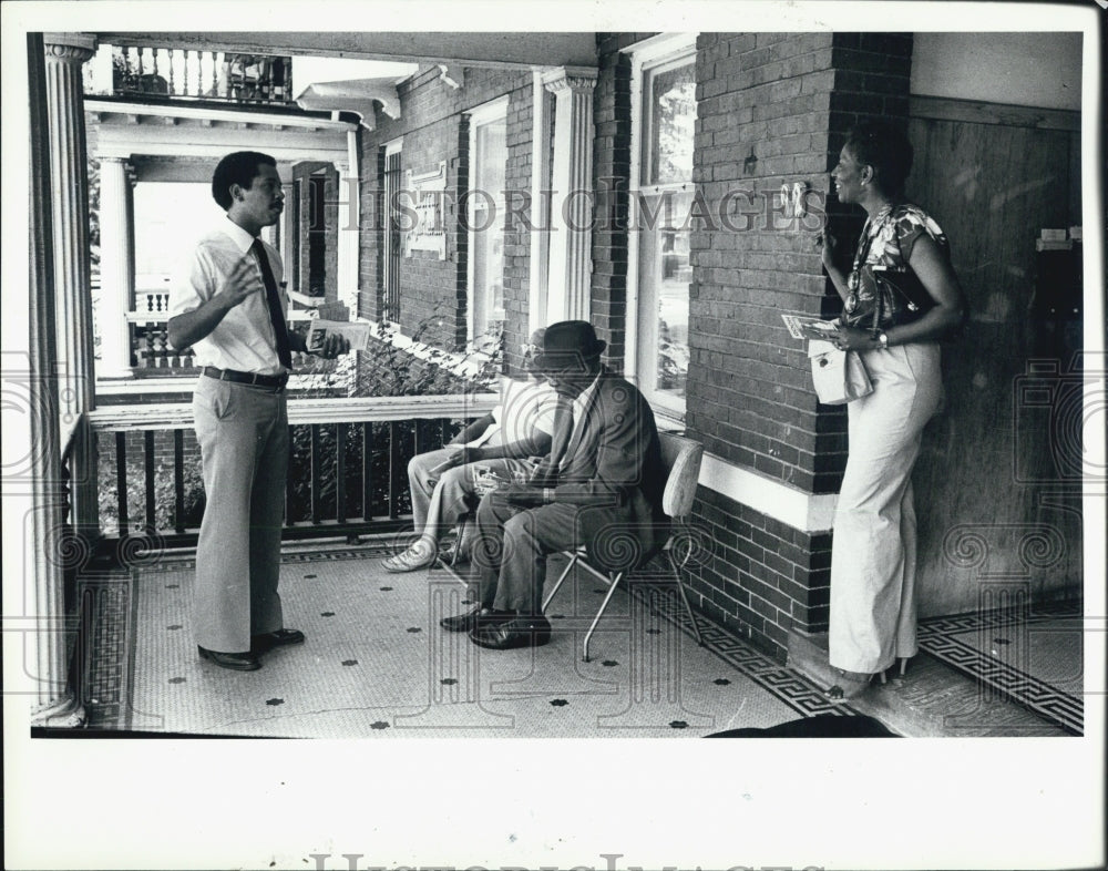 1980 Press Photo Nicholis Hood III campaigning - Historic Images