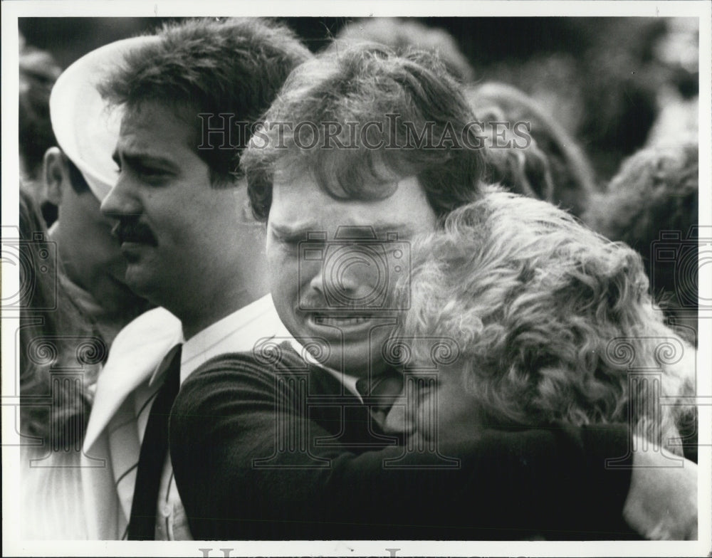 1987 Press Photo Clay Hoover Memorial Service/Funeral/Tim/Faye Hendershot/Police - Historic Images