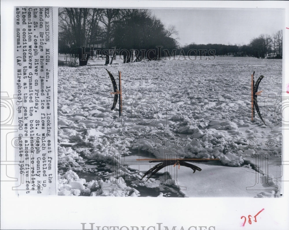 1966 Press Photo Mendon Bridge St. Joseph river Ice flows - Historic Images