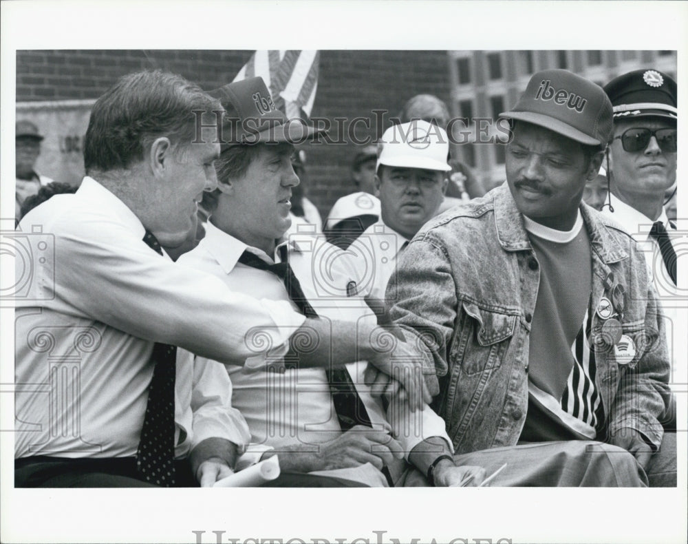 1989 Press Photo Mayor Flynn and Jackson at Phone Company Rally - Historic Images