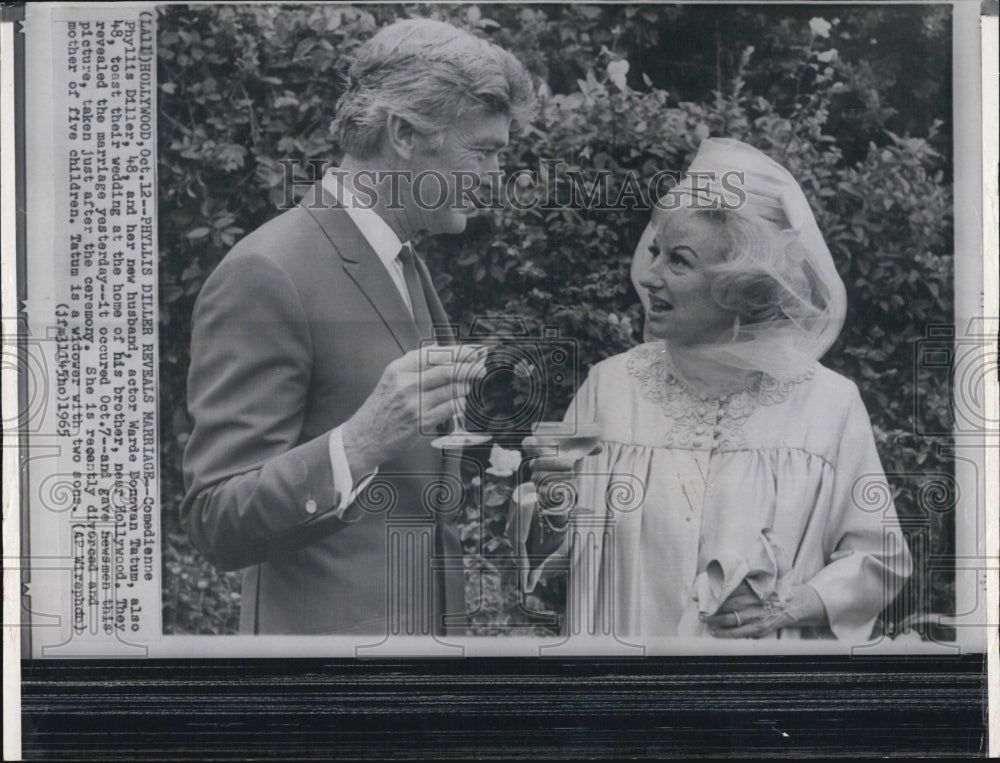 1965 Phyllis Diller and new husband Warde Tatum toast wedding - Historic Images