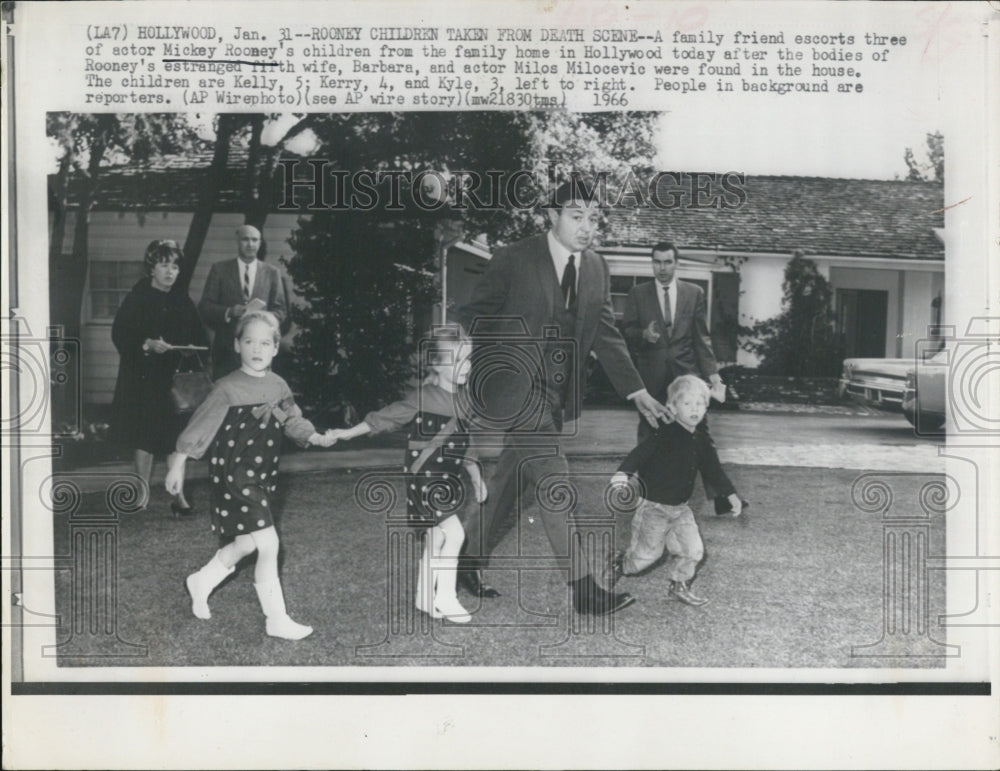 1966 of Mickey Rooney&#39;s kids being taken from death scene - Historic Images